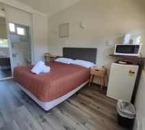 Country Motor Inn Room