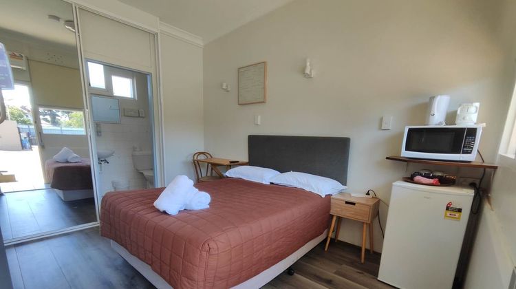 Country Motor Inn Room