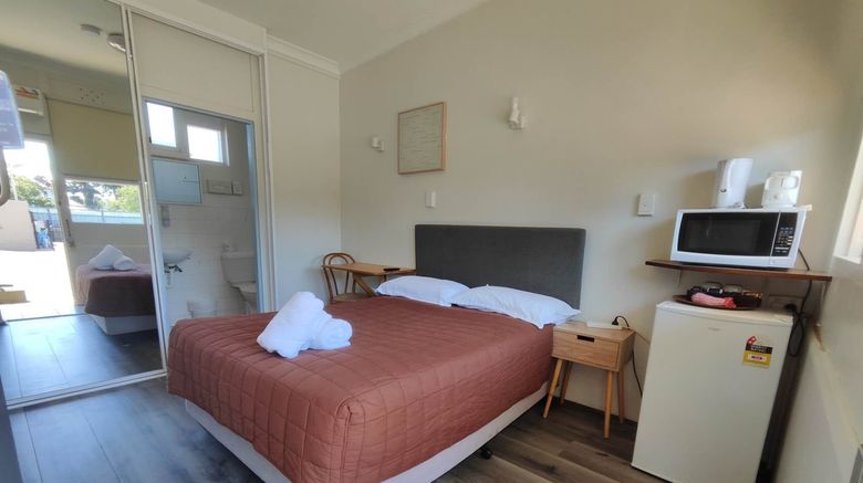 <b>Country Motor Inn Room</b>. Images powered by <a href="https://www.leonardoworldwide.com/" title="Leonardo Worldwide" target="_blank">Leonardo</a>.