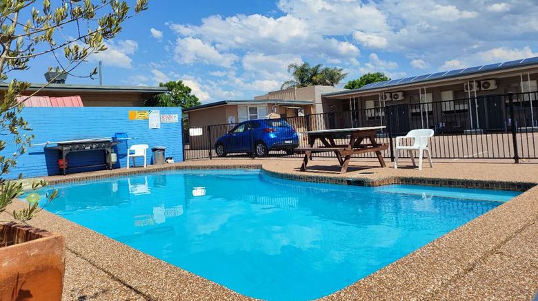 <b>Country Motor Inn Pool</b>. Images powered by <a href="https://www.leonardoworldwide.com/" title="Leonardo Worldwide" target="_blank">Leonardo</a>.