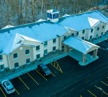 Cobblestone Inn & Suites Exterior
