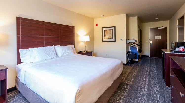 Cobblestone Inn & Suites Room