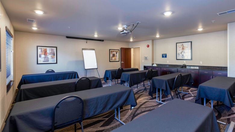 <b>Cobblestone Inn & Suites Meeting</b>. Images powered by <a href="https://www.leonardoworldwide.com/" title="Leonardo Worldwide" target="_blank">Leonardo</a>.