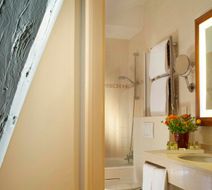Hotel Le Relais Montmartre Room