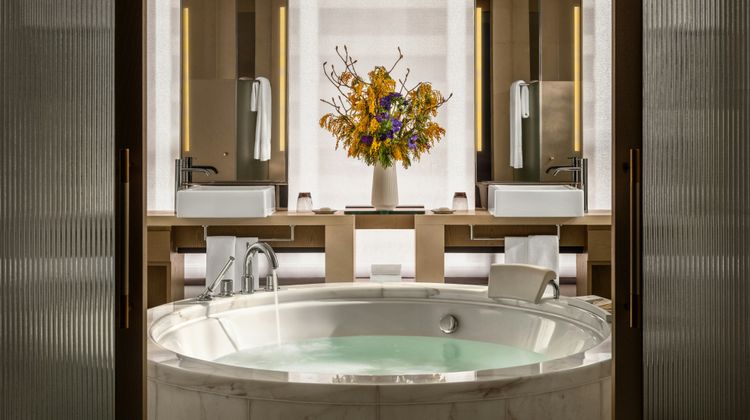 Mandarin Oriental The Landmark Hong Kong Room