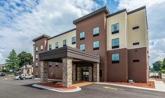 Cobblestone Hotel & Suites Hartford Exterior