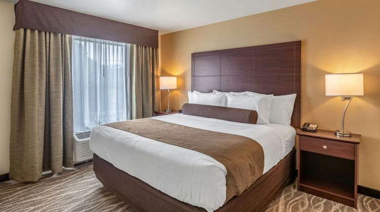 Cobblestone Hotel & Suites Hartford Suite