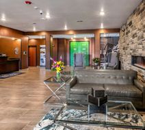 Cobblestone Hotel & Suites Hartford Lobby