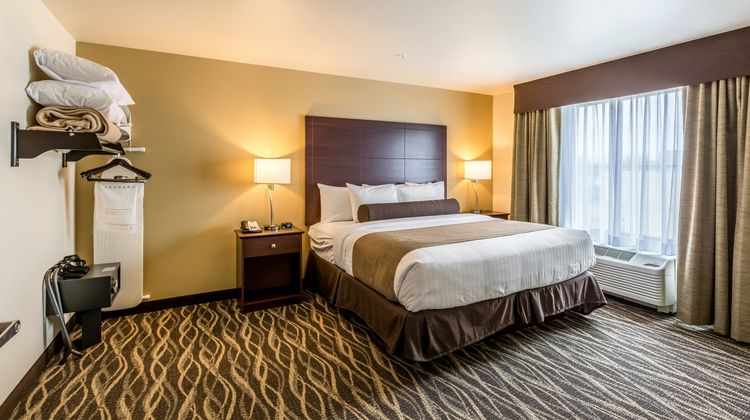 Cobblestone Hotel & Suites Stevens Point Suite