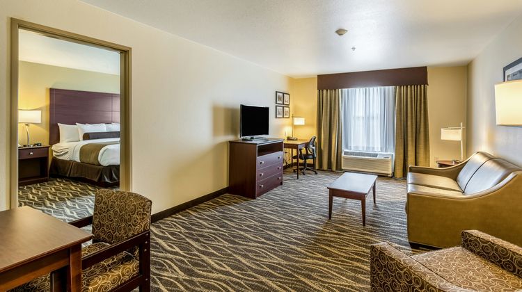 Cobblestone Hotel & Suites Stevens Point Suite