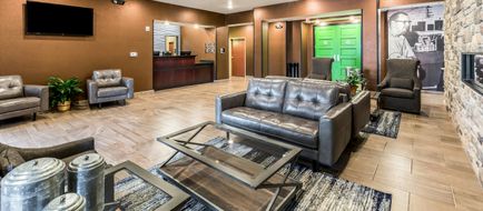 Cobblestone Hotel & Suites Stevens Point Lobby