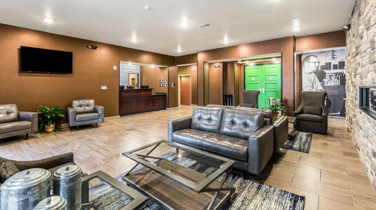 Cobblestone Hotel & Suites Stevens Point Lobby