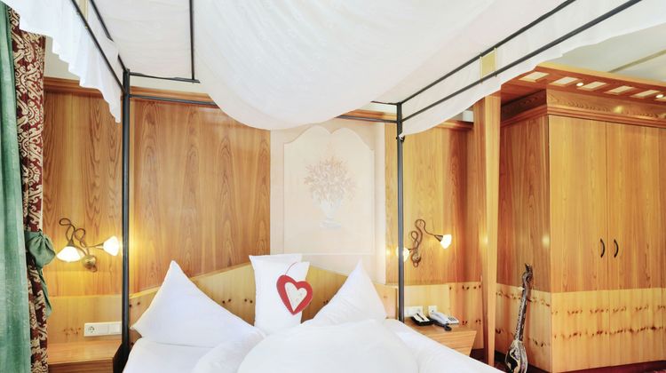 Hotel Schwarzer Adler Room