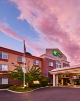 Holiday Inn Express Hotel & Suites