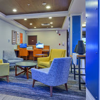Holiday Inn Express Hotel & Suites
