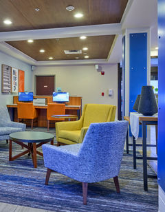 Holiday Inn Express Hotel & Suites