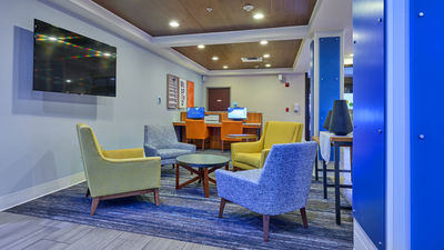 Holiday Inn Express Hotel & Suites