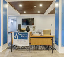 Holiday Inn Express Hotel & Suites Exterior