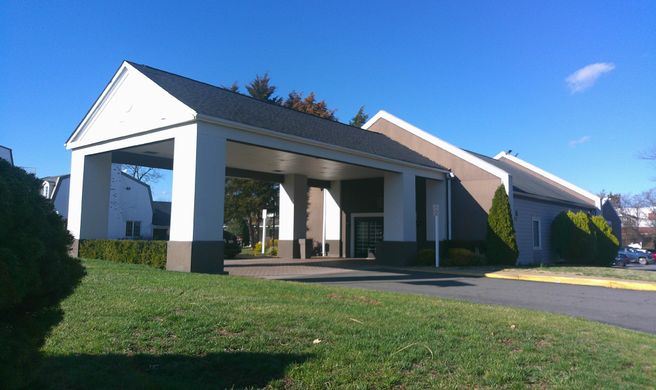 HomeTowne Studios Leesburg Exterior
