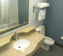 HomeTowne Studios Leesburg Room