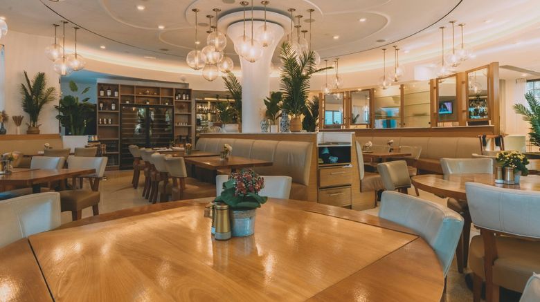 <b>Iberostar Waves Berkeley Shore Restaurant</b>. Images powered by <a href="https://www.leonardoworldwide.com/" title="Leonardo Worldwide" target="_blank">Leonardo</a>.