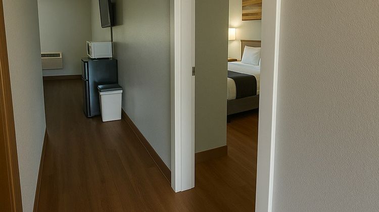 Sunnyside Inn & Suites Room