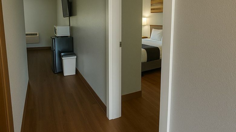 <b>Sunnyside Inn & Suites Room</b>. Images powered by <a href="https://www.leonardoworldwide.com/" title="Leonardo Worldwide" target="_blank">Leonardo</a>.