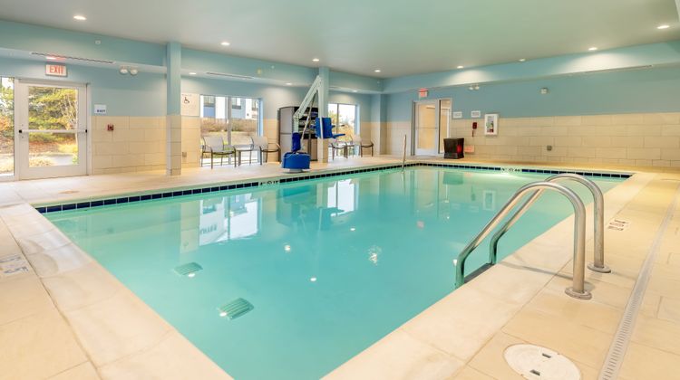Holiday Inn Express & Suites Medford Pool