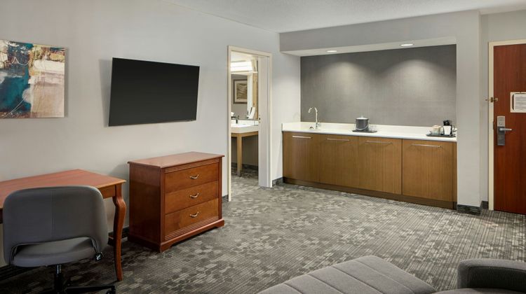 Courtyard By Marriott Newark Granville Suite
