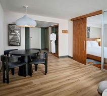 Omage Hotel Montreal/Laval Room