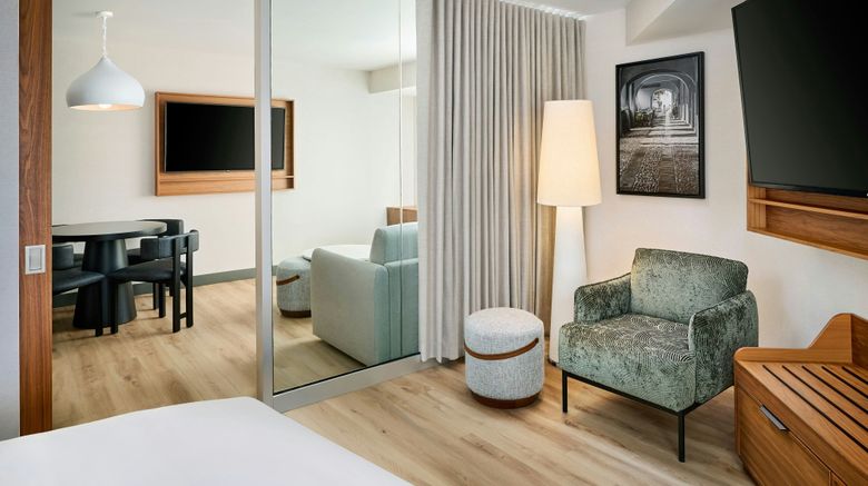 <b>Omage Hotel Montreal/Laval Room</b>. Images powered by <a href="https://www.leonardoworldwide.com/" title="Leonardo Worldwide" target="_blank">Leonardo</a>.