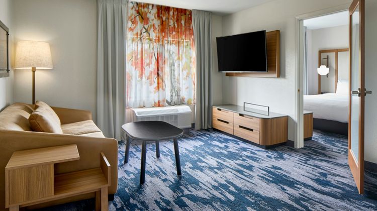 Fairfield Inn & Suites LaGrange Room