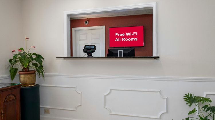 Red Roof Inn & Suites Wilson Lobby