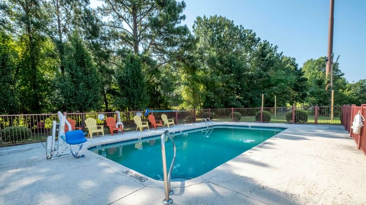 Red Roof Inn & Suites Wilson Pool