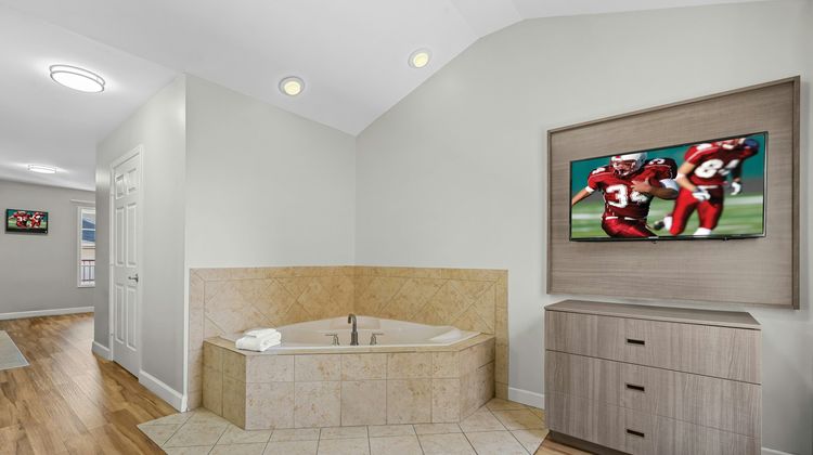 Red Roof Inn & Suites Wilson Room