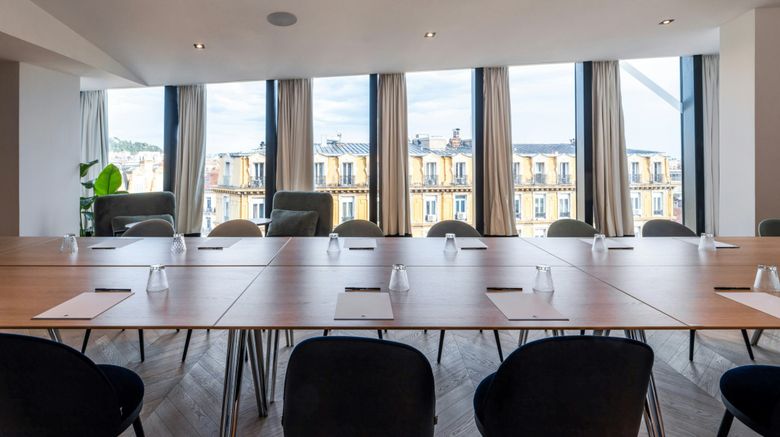 <b>DoubleTree Nice Centre France Meeting</b>. Images powered by <a href="https://www.leonardoworldwide.com/" title="Leonardo Worldwide" target="_blank">Leonardo</a>.