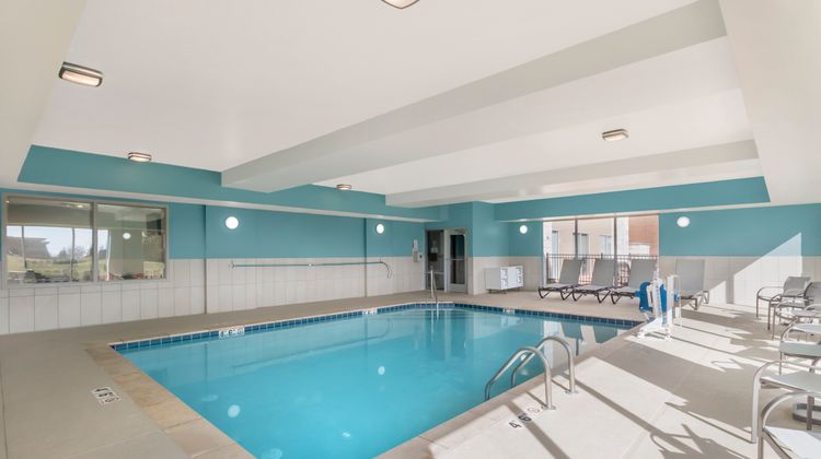 Holiday Inn Express Spring Hill Pool