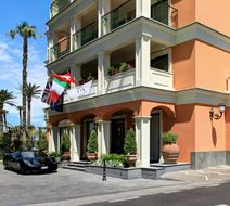 Grand Hotel Royal Exterior