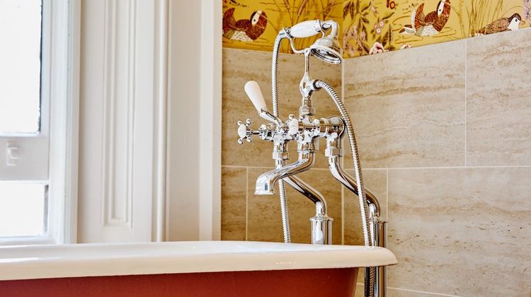 Ockenden Manor Hotel Suite