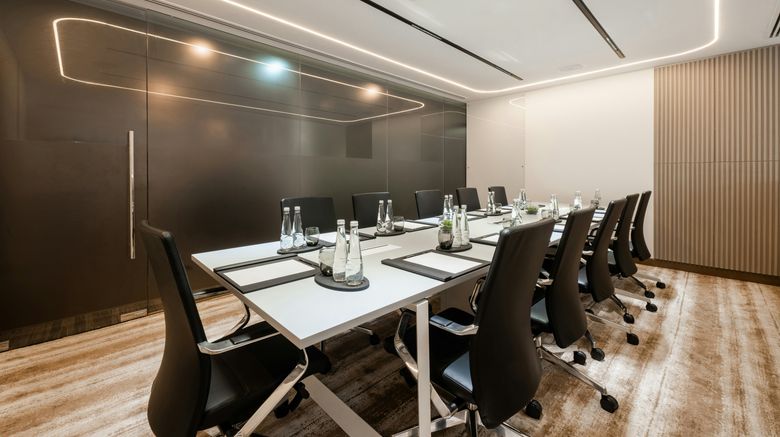 <b>Jumeirah Living Marina Gate Meeting</b>. Images powered by <a href="https://www.leonardoworldwide.com/" title="Leonardo Worldwide" target="_blank">Leonardo</a>.