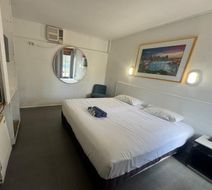 Mayfield Motel Room