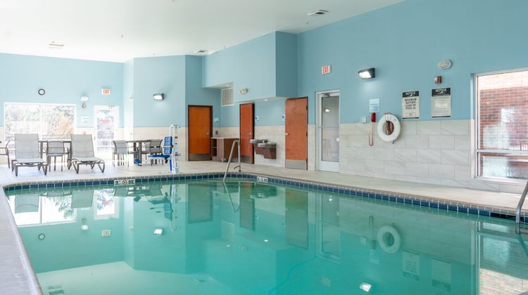 Holiday Inn Express & Suites Lake Zurich Pool