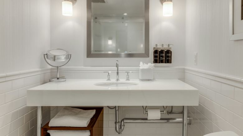 <b>Revere Hotel Boston Common Room</b>. Images powered by <a href="https://www.leonardoworldwide.com/" title="Leonardo Worldwide" target="_blank">Leonardo</a>.