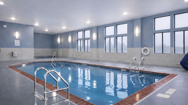 Holiday Inn Express Hotel & Stes Winner Pool
