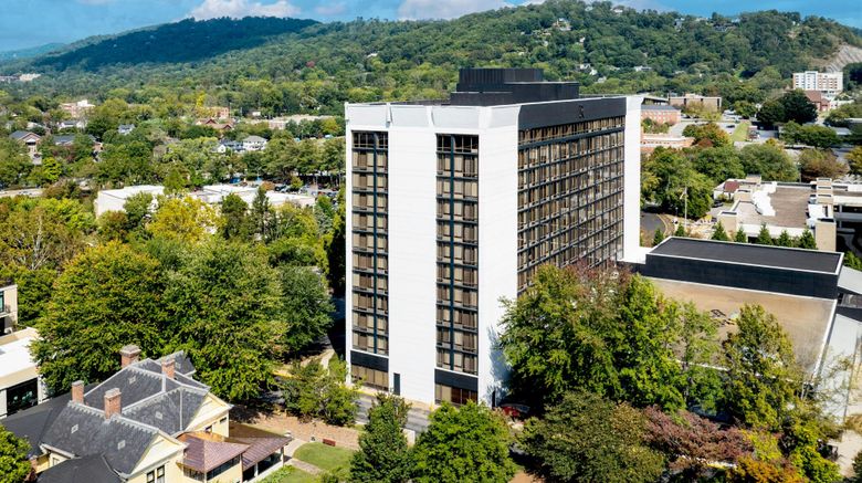 <b>Renaissance Asheville Hotel Exterior</b>. Images powered by <a href="https://www.leonardoworldwide.com/" title="Leonardo Worldwide" target="_blank">Leonardo</a>.
