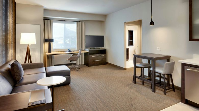 <b>Residence Inn by Marriott Lincolnwood Room</b>. Images powered by <a href="https://www.leonardoworldwide.com/" title="Leonardo Worldwide" target="_blank">Leonardo</a>.