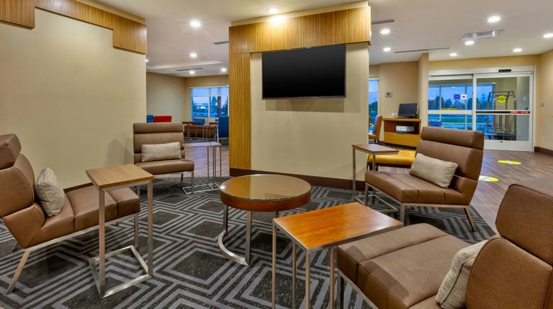 <b>TownePlace Suites Airport Southeast Lobby</b>. Images powered by <a href="https://www.leonardoworldwide.com/" title="Leonardo Worldwide" target="_blank">Leonardo</a>.