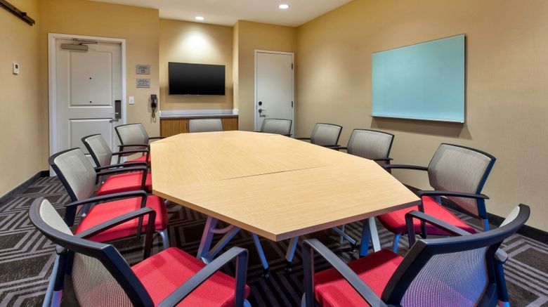 <b>TownePlace Suites Airport Southeast Meeting</b>. Images powered by <a href="https://www.leonardoworldwide.com/" title="Leonardo Worldwide" target="_blank">Leonardo</a>.
