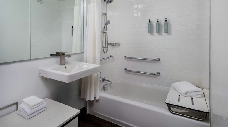 <b>Courtyard Miami Beach South Beach Room</b>. Images powered by <a href="https://www.leonardoworldwide.com/" title="Leonardo Worldwide" target="_blank">Leonardo</a>.