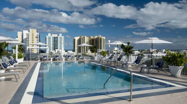 Courtyard Miami Beach South Beach Pool